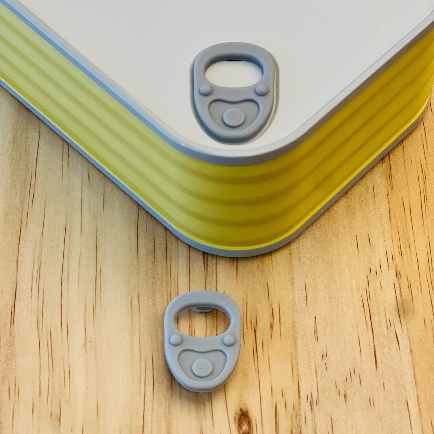 silicone pull tab for the eatcan bento box