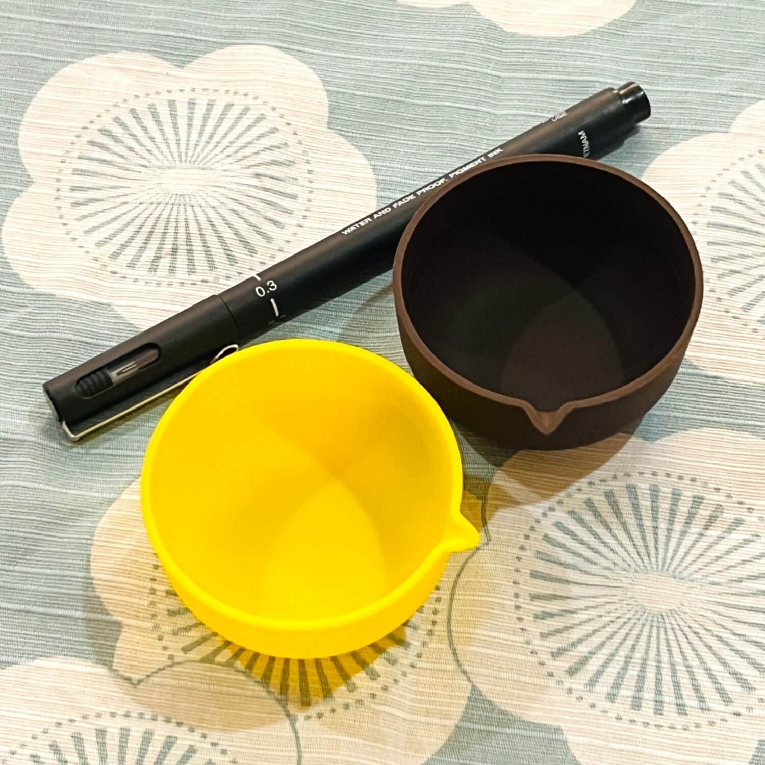 Multi-purpose silicone sauce and measuring cups | 2 piece set