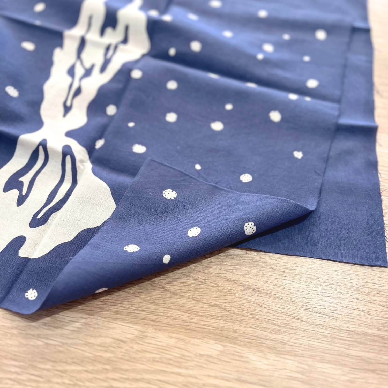 Rienzome Tenugui Snow Camellias | Hand dyed | Todaya Shoten
