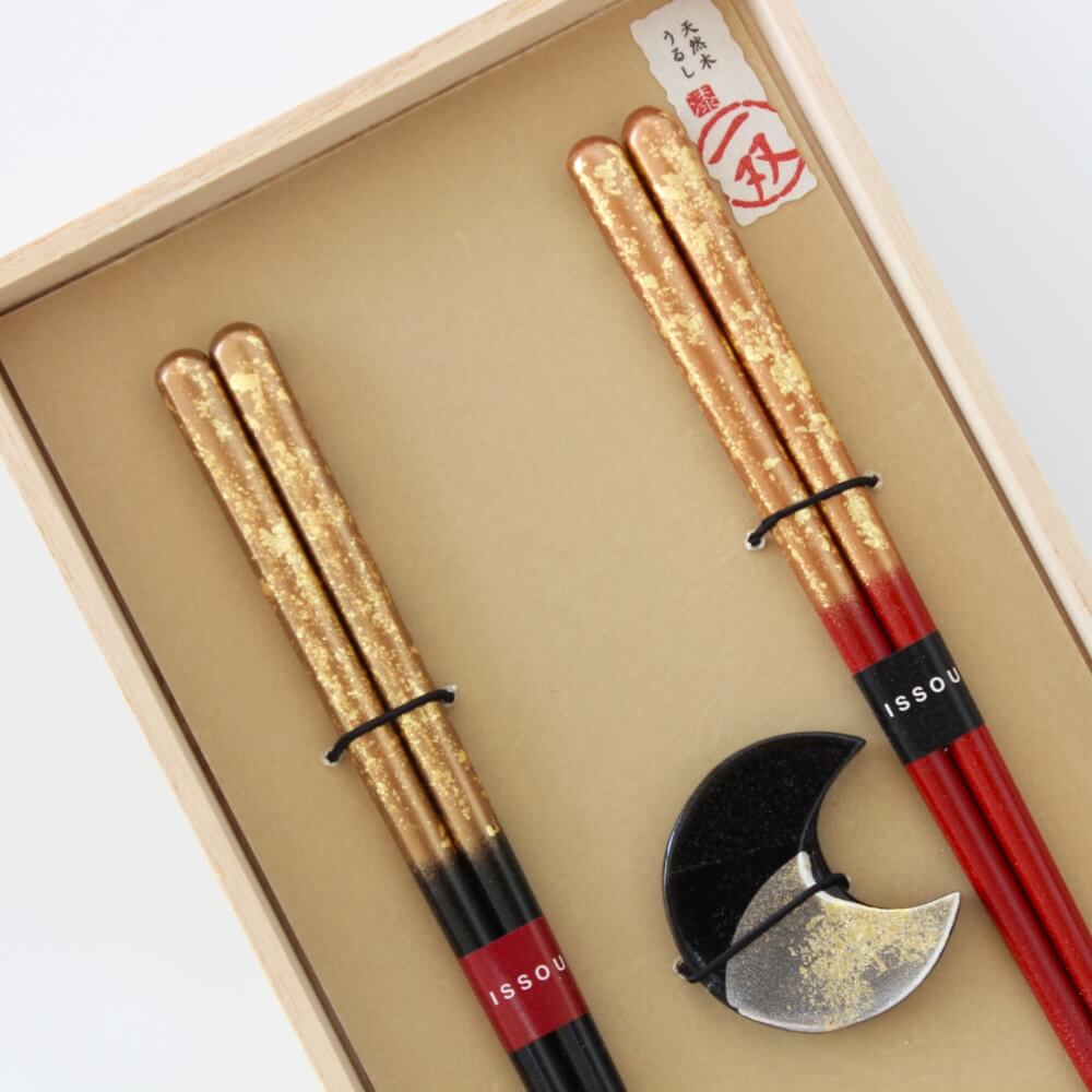 zuiun chopsticks gold leaf handles close up 
