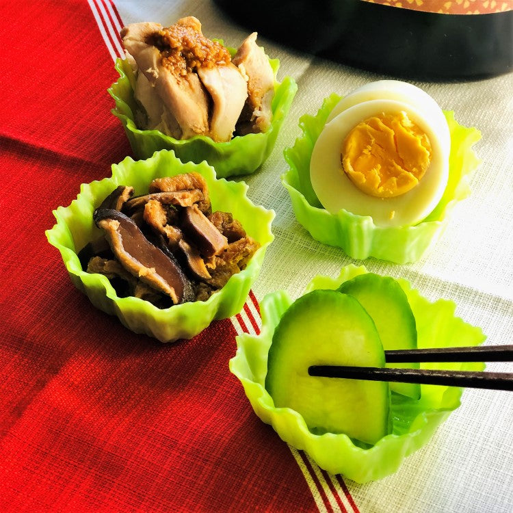 Four square lettuce shaped green divider cups  with food