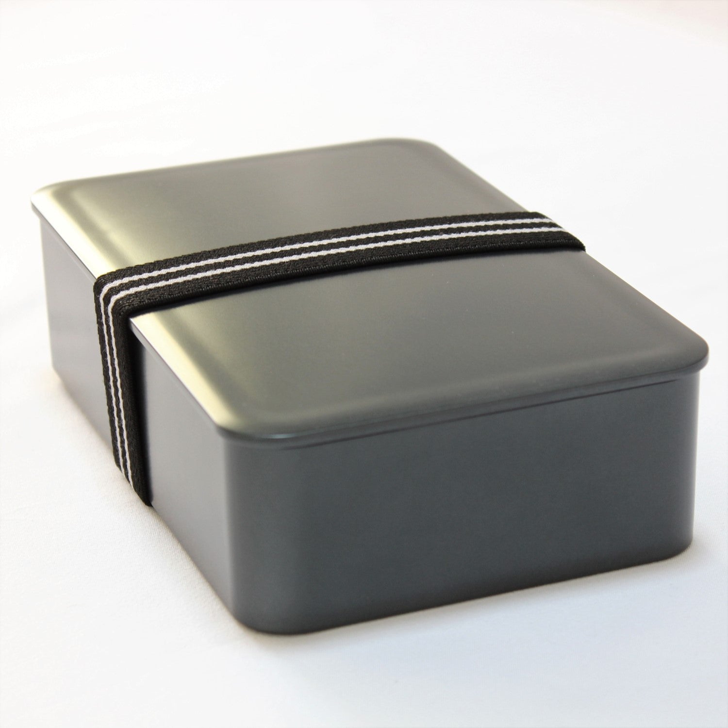 Majime Life Kuro 1 Tier Bento Box Japanese Bento Boxes for Adults Made in Japan Simple functional Bento Lunch boxes Microwave and Dishwasher safe black sleek design with lunch band