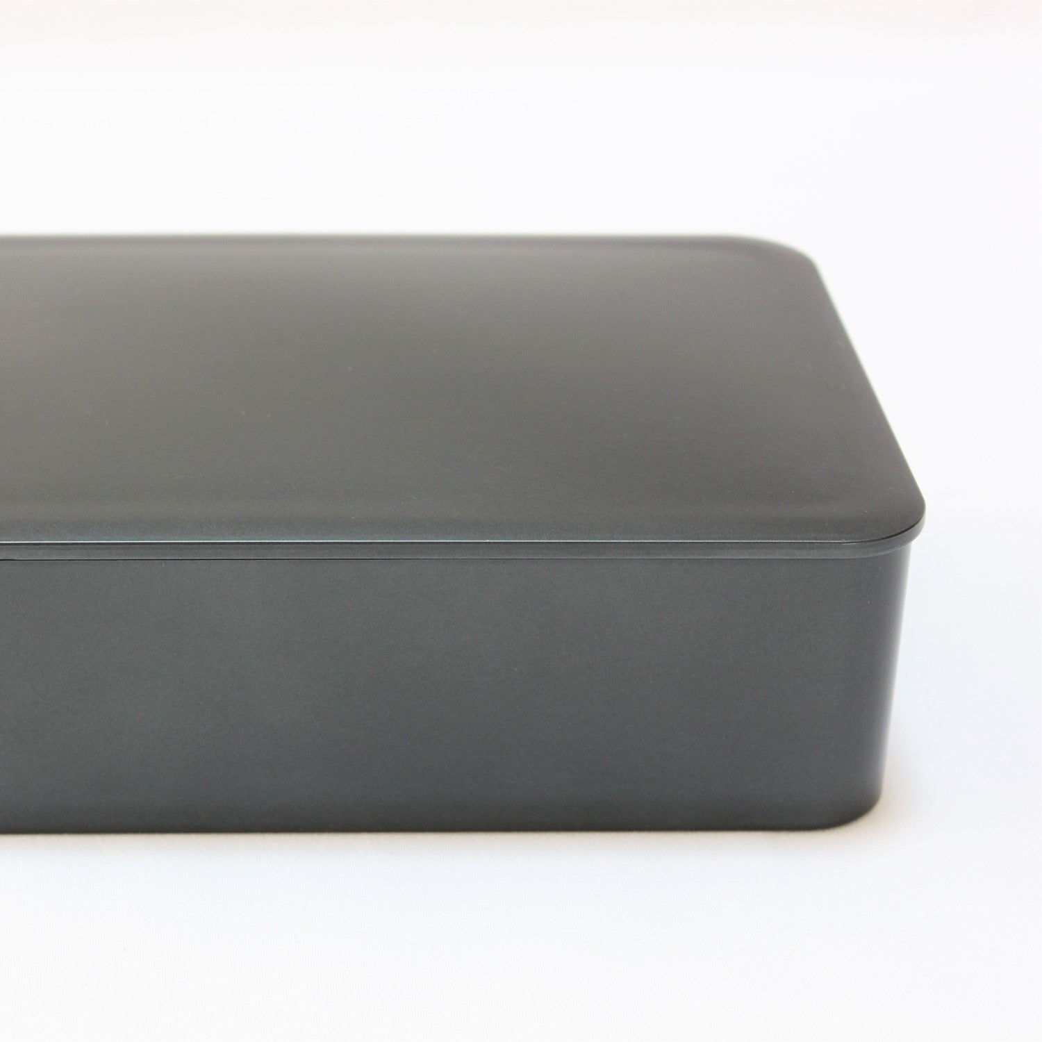 Majime Life Kuro 1 Tier Bento Box Japanese Bento Boxes for Adults Made in Japan Simple functional Bento Lunch boxes Microwave and Dishwasher safe black sleek design side view