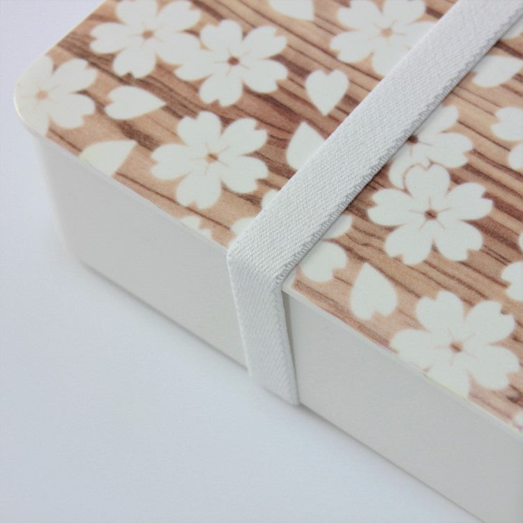White Bento Box Elastic Band around bento box