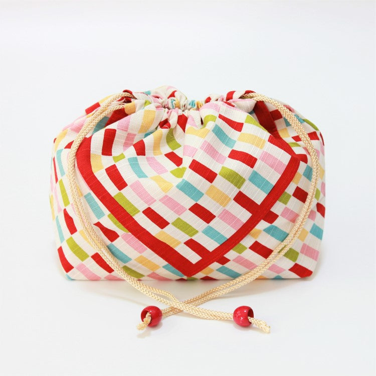 Side view showing colourly ichimatsu pattern of this bento lunch bag