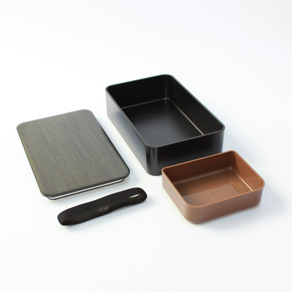 Inside tray can be removed from the bento box