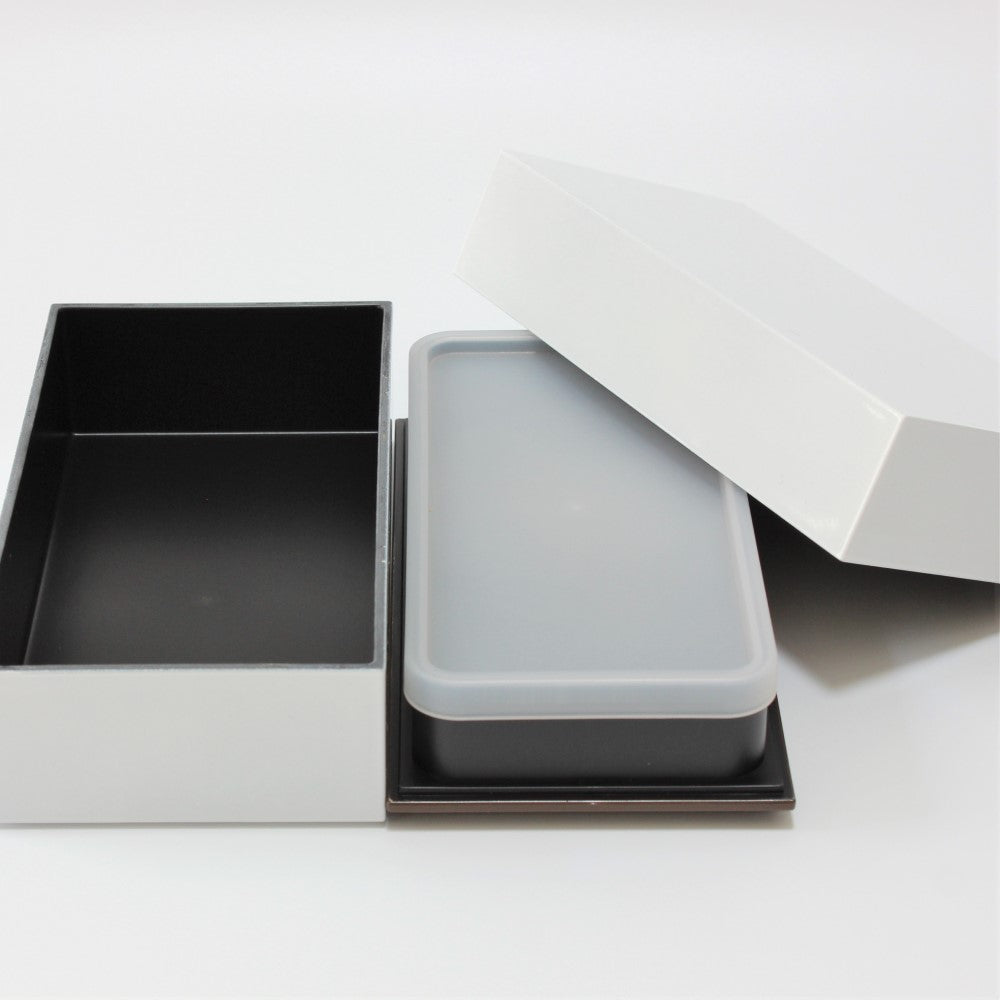 Image showing the bottom and top layer with lid of the gloss white 2 tier bento box from majime life
