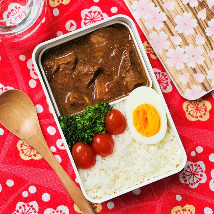 overview shot showing a beef curry and rice inside the Sakura Mokume Pink 1 Tier Bento Box