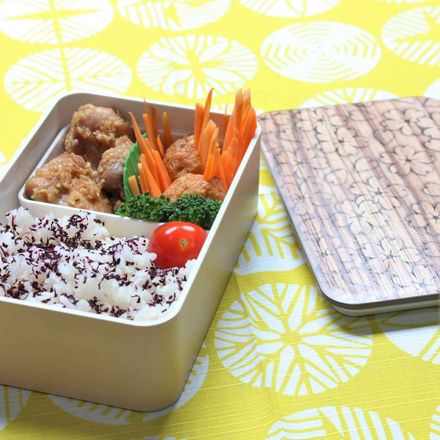 Majime Life Sakura Mokume Natural 1 Tier Bento box from Japan Japanese Bento box for adults with inner container Made in Japan lunch box microwave and dishwasher safe with food
