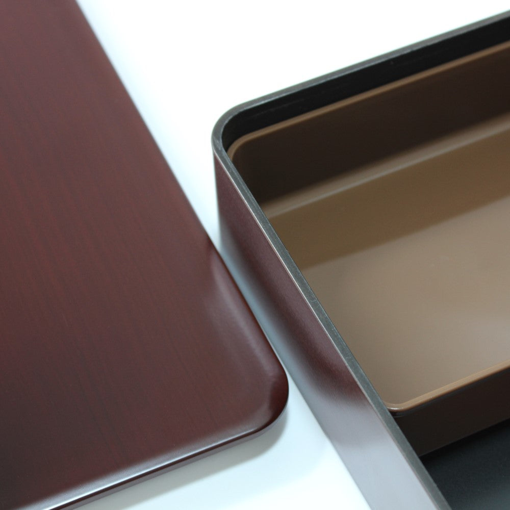 Close up shot showing the high quality plastic of the Tochi woodgrain bento lunch box 