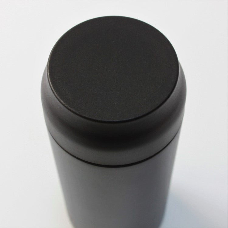 close up shot showing the top surface of this thermo mug all day drink bottle