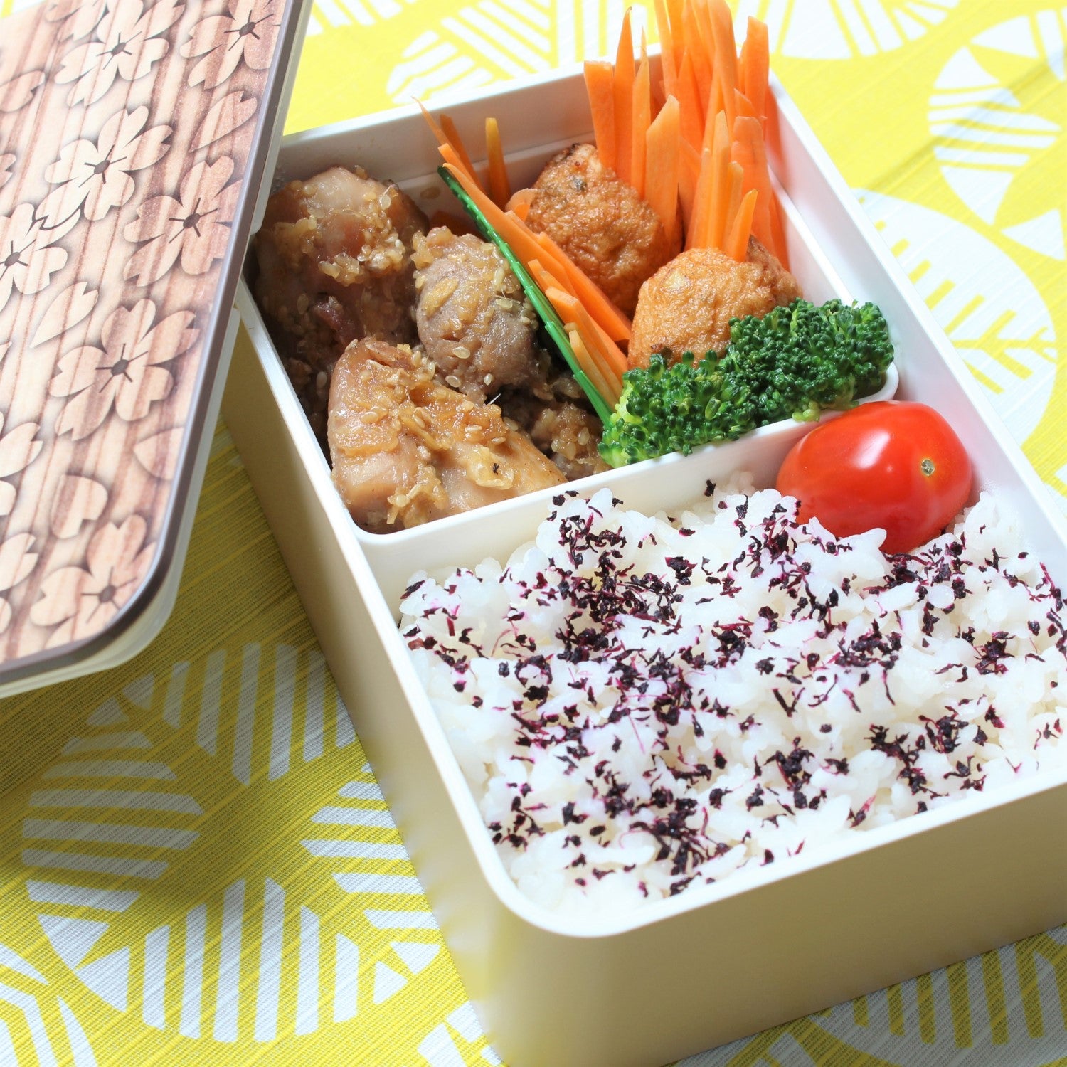 Majime Life Sakura Mokume Natural 1 Tier Bento box from Japan Japanese Bento box for adults with inner container Made in Japan lunch box microwave and dishwasher safe compact