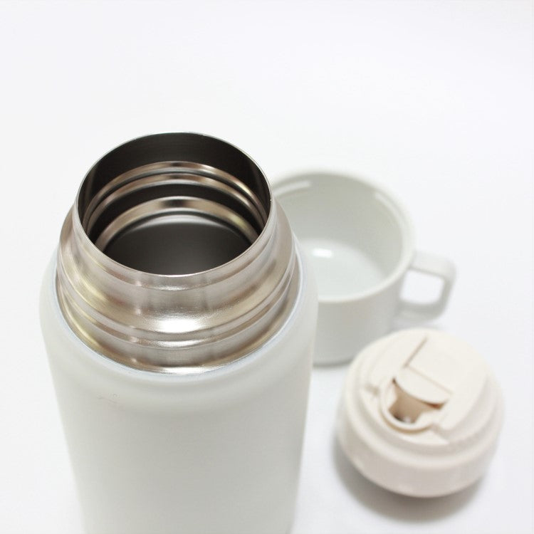 Close up shot showing the mouth of this stainless steel drink bottle which is 500ml