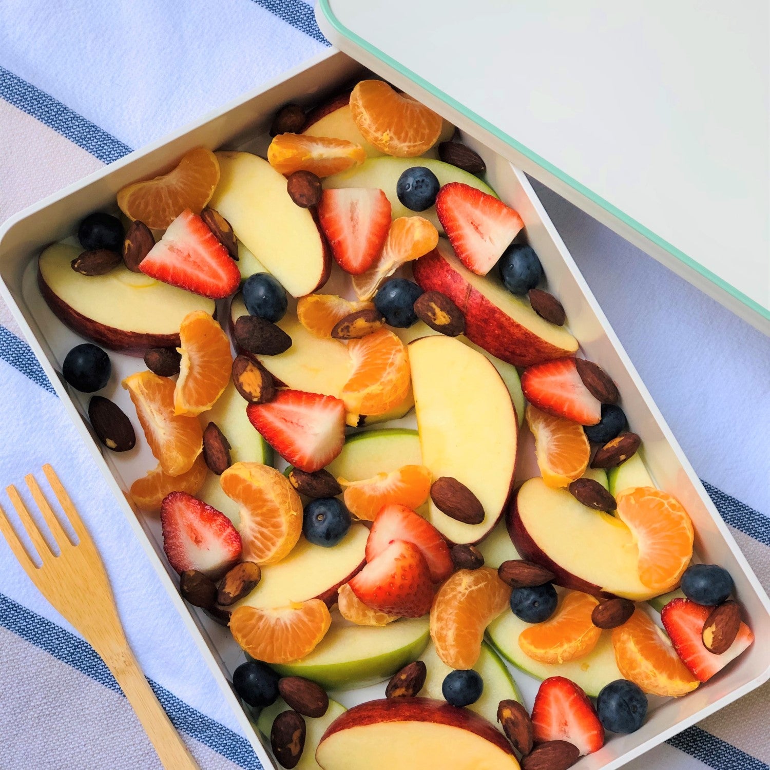 Majime Life Wakaba 1 tier picnic bento box from Japan with 4 inner containers Japanaese bento box  made in Japan fruit salad in picnic bento box