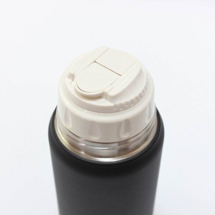 Close up shot showing the inner cap of the black trip bottle from thermo mug sold at majime life