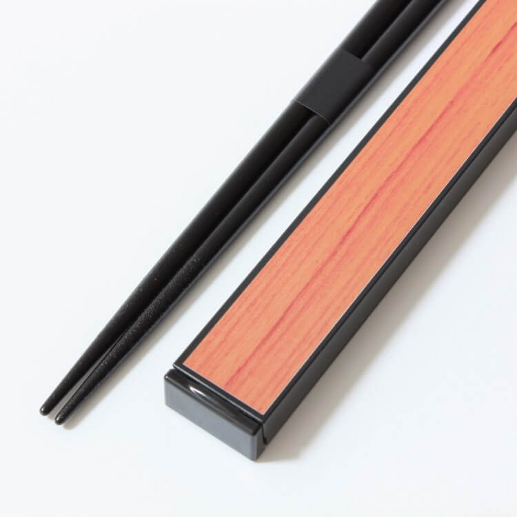 close up photo showing the surface of the woodgrain chopsticks case