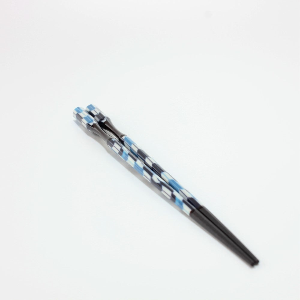 Majime Life Ohashi Collection Chopsticks Blue Yabane top side view of the curve neck and yabane pattern