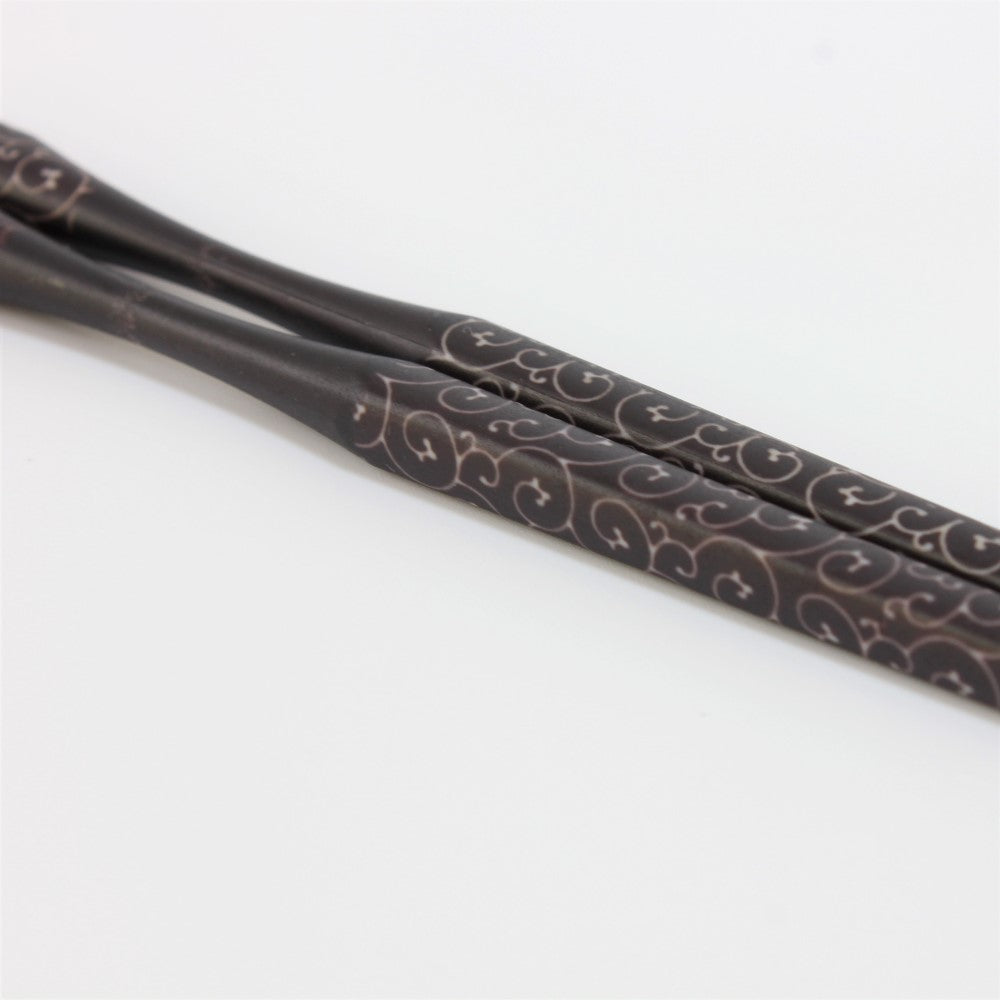 Close up showing the arabesque pattern on the surface of the Majime Life Ohashi Collection Chopsticks Karakusa Iron Navy Blue 