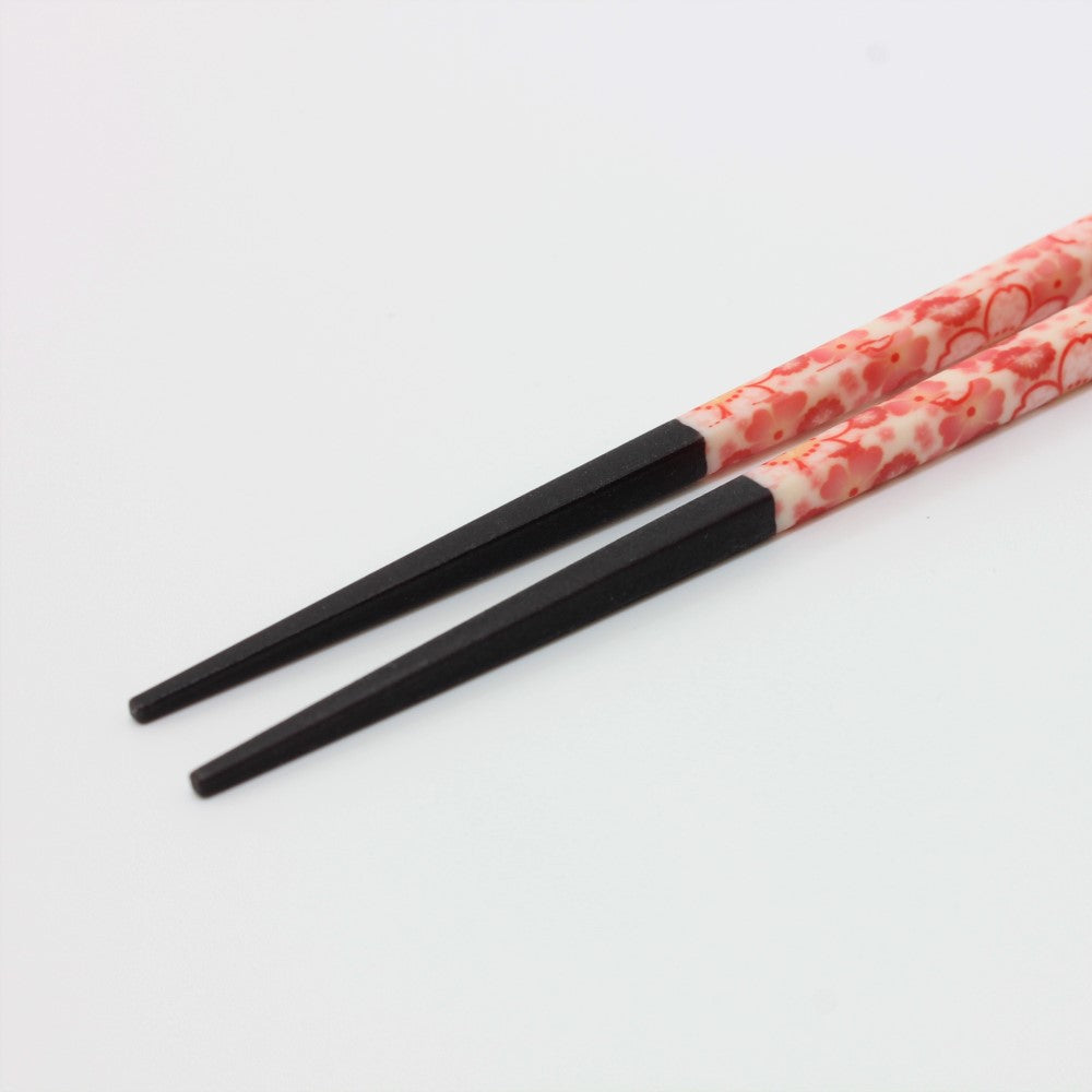 Japanese style pointed tips of the Majime Life Ohashi Collection Shunjyu chopsticks