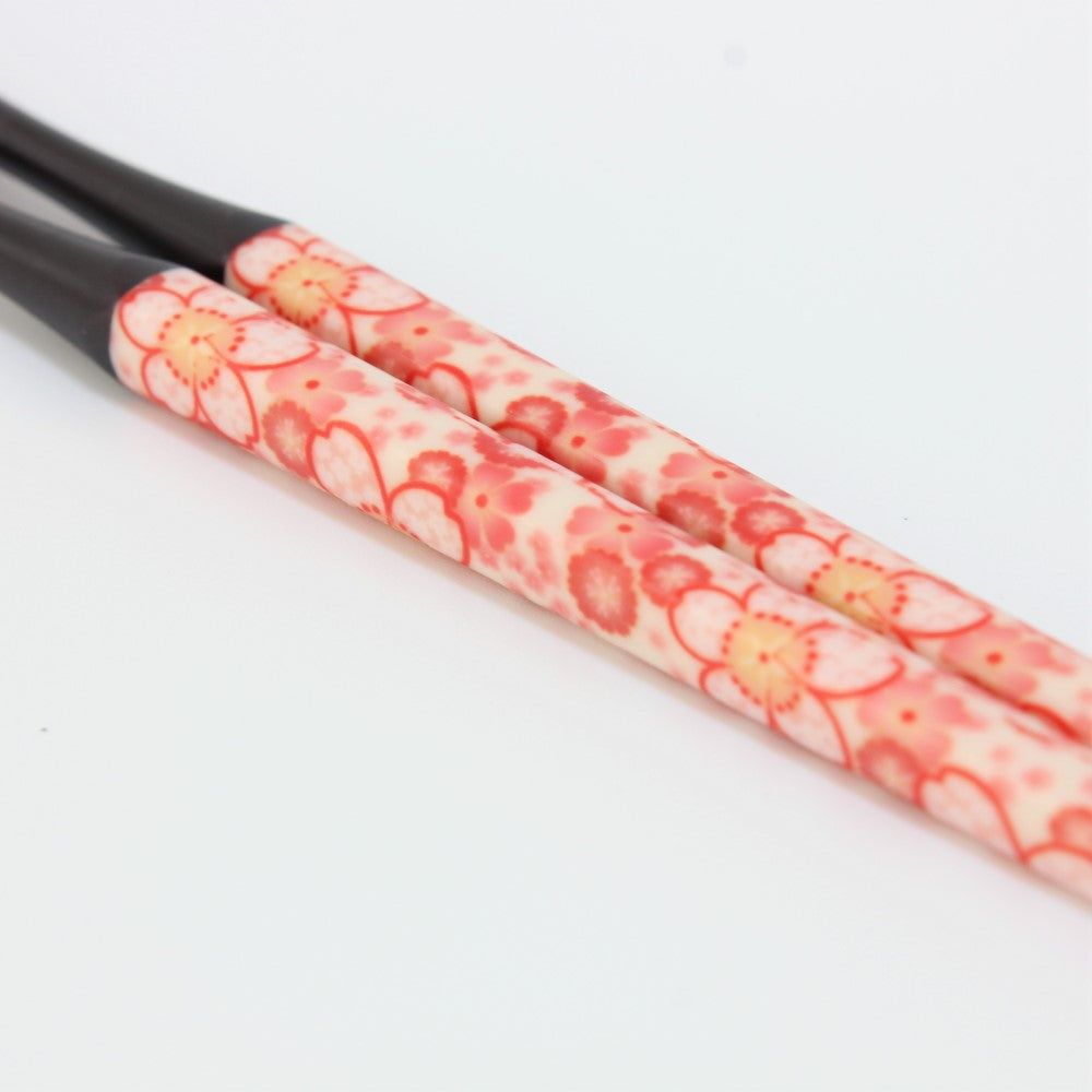 Close up view of the flower patterns on the Majime Life Ohashi Collection Shunjyu chopsticks