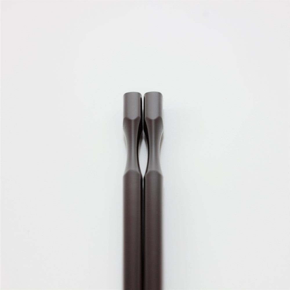 Majime Life Ohashi Collection chopsticks teak grain photo showing curved neck design