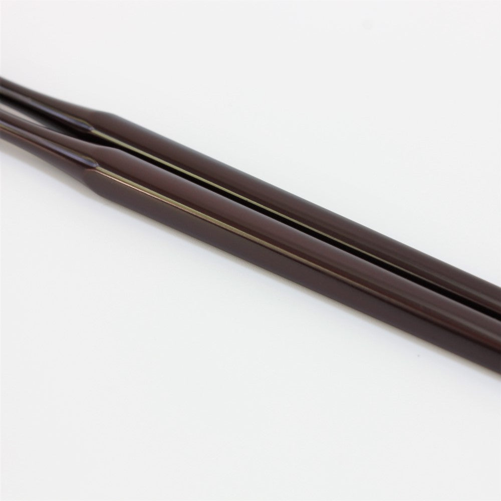 Majime Life teak grain colour Ohashi Collection chopsticks close up shot showing the surface texture. 