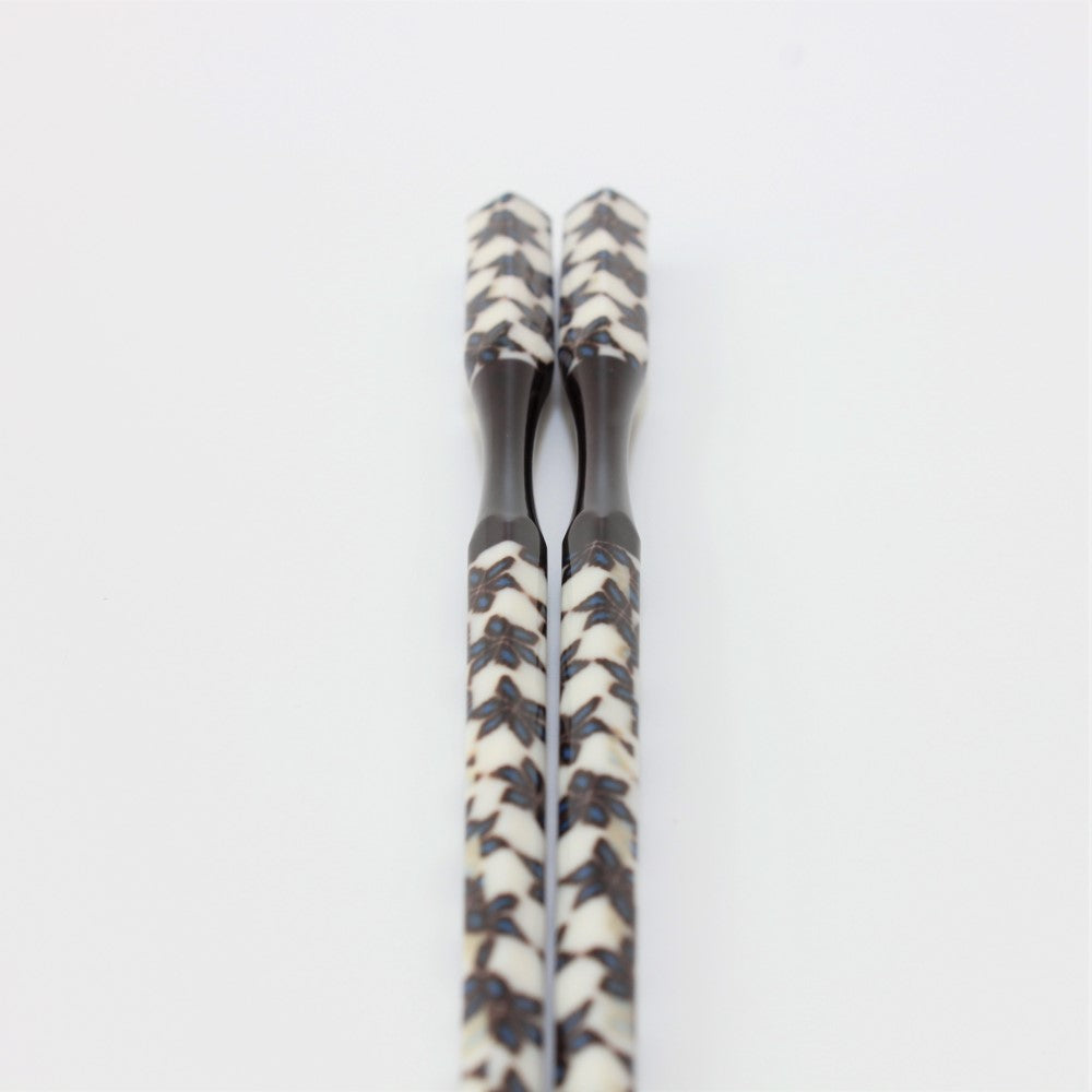 Majime Life Ohashi Collection Chopsticks Yukihana close up shot of curved necks
