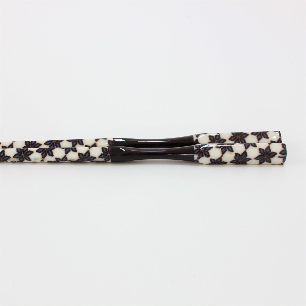 Majime Life Ohashi Collection Chopsticks Yukihana side angle shot of the curved necks